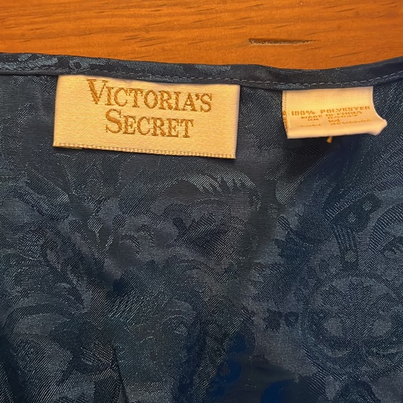 Victoria’s Secret teal pajama set. Women’s M. Gently used. Silky material. - Picture 5 of 5